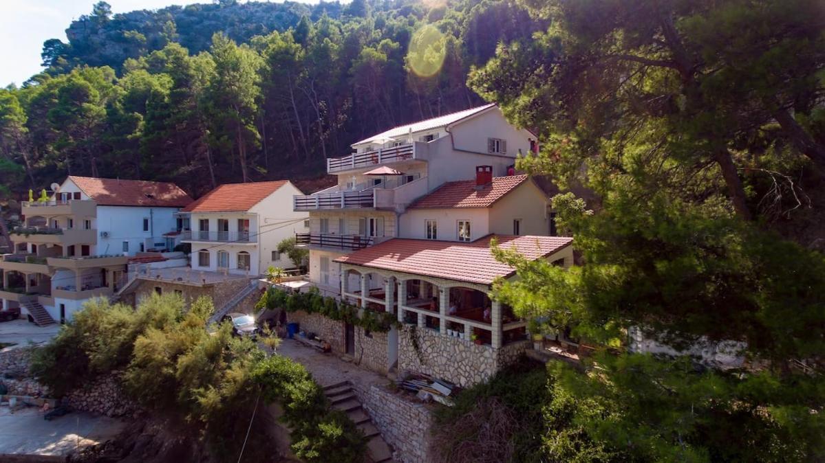 Villa Mateljan Zastražišće Eksteriør billede