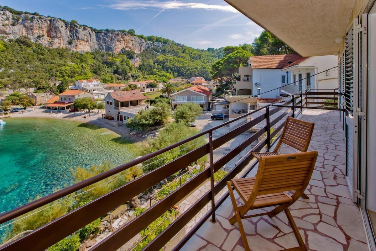 Villa Mateljan Zastražišće Eksteriør billede