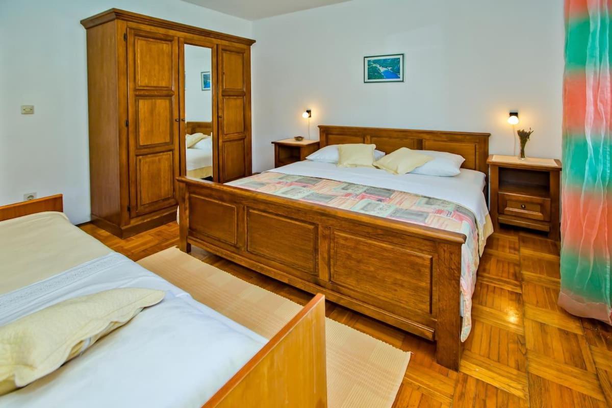 Villa Mateljan Zastražišće Eksteriør billede
